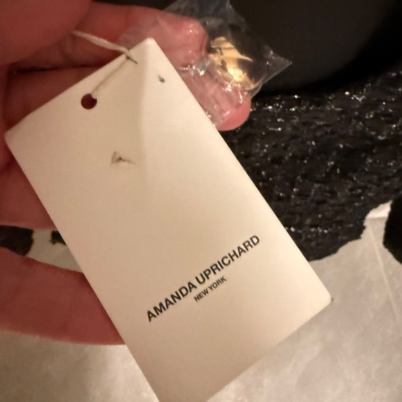 Amanda Uprichard - Picture 5 of 8